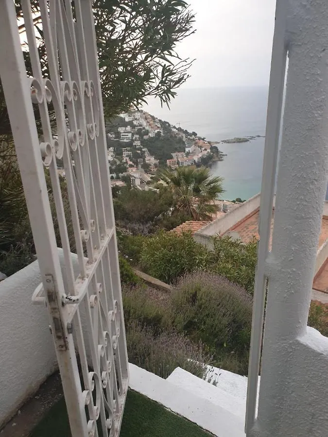 Holiday home Casita En Roses Con Vistas Impresionantes Del Mar Y La Montana Villa Spain